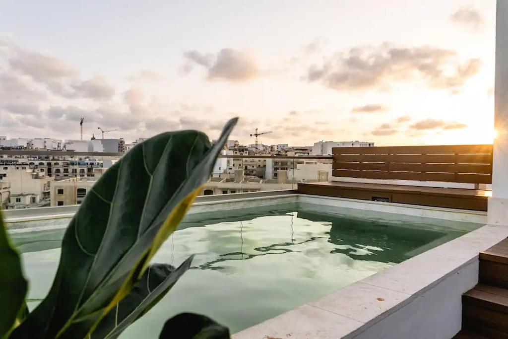شقة Luxurious & Stylish Penthouse With Private Pool مسيدا المظهر الخارجي الصورة