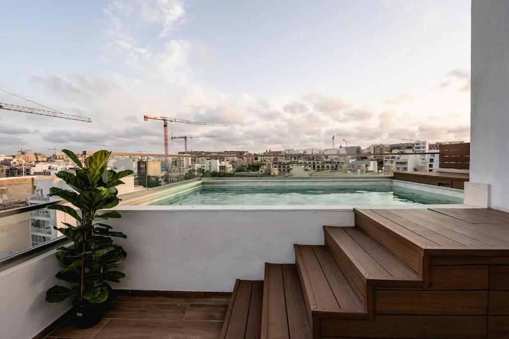 شقة Luxurious & Stylish Penthouse With Private Pool مسيدا المظهر الخارجي الصورة